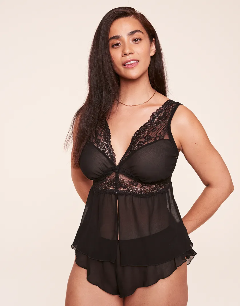 Jocie Black Plus Unlined lingerie bundle Model 2