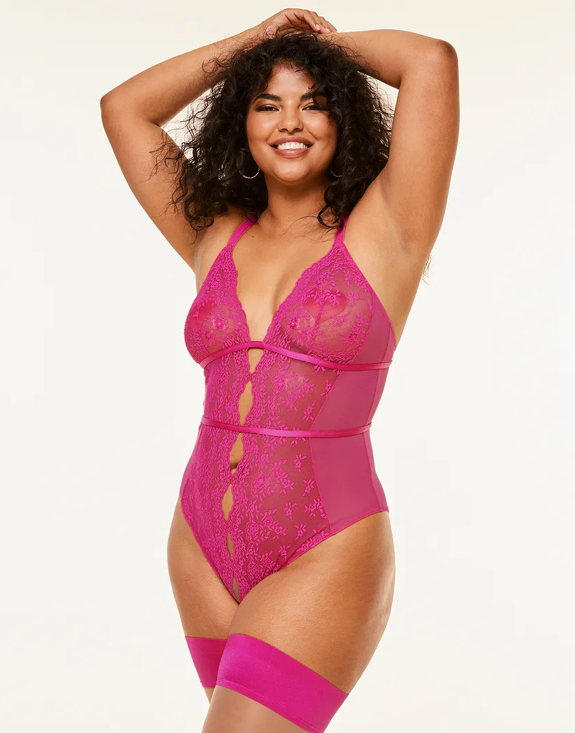 Rosie Dark Pink Plus Unlined lingerie bundle Model 2