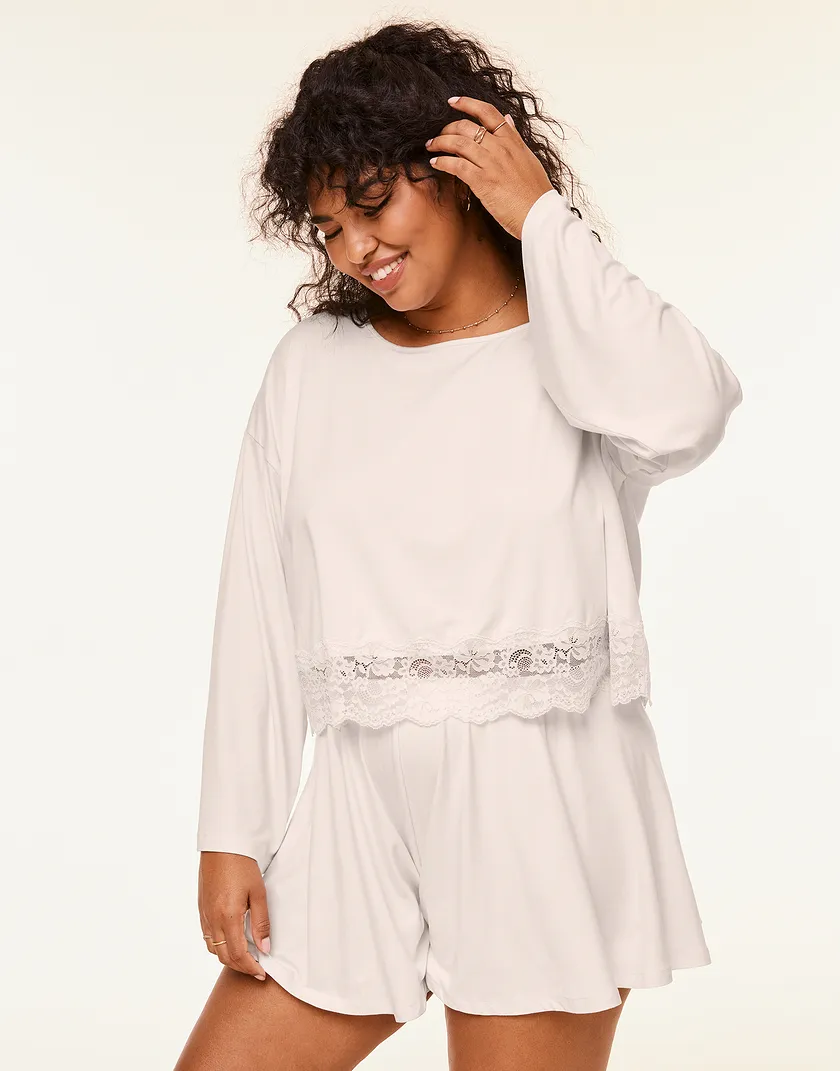 Ande Light White Plus sleepwear bundle Model 1