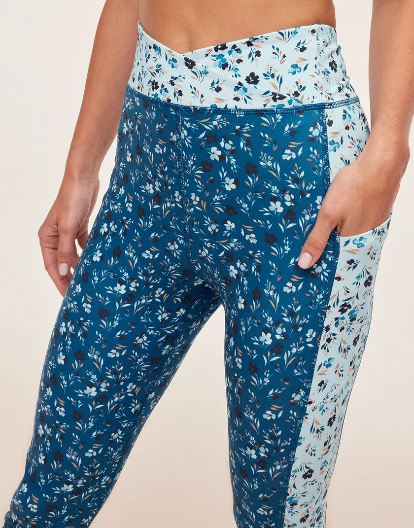 Lotus Crossover Legging Floral Blue activewear bundle Model 5
