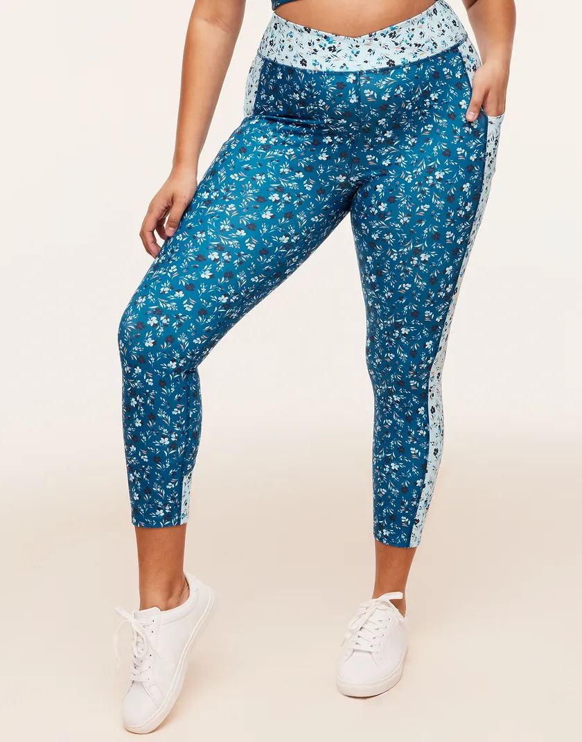 Lotus Crossover Legging Floral Blue Plus activewear bundle Model 1