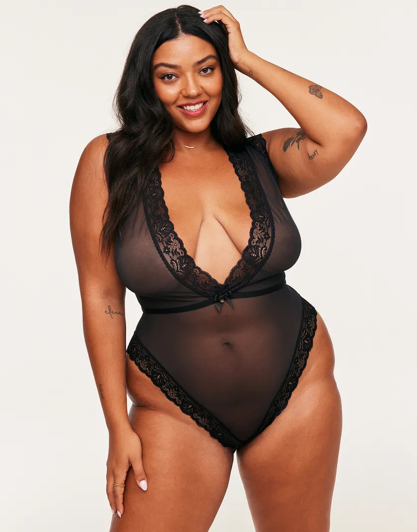 Amanda Black Plus Unlined lingerie bundle Model 2