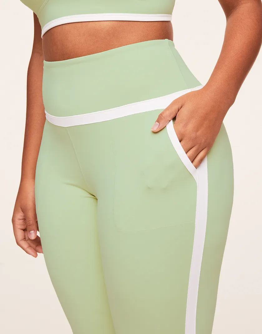 Tori Legging Light Green Plus activewear bundle Model 5