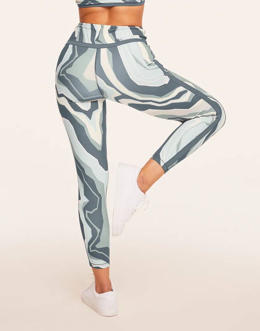 Tori Legging Geo Gray activewear bundle Model 6