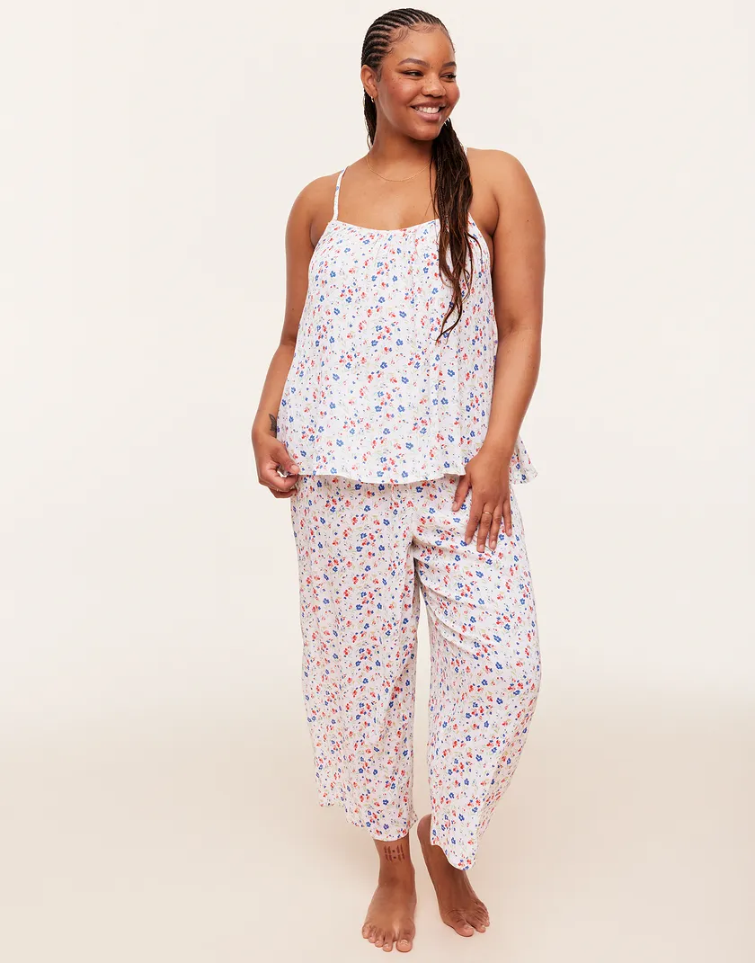 Scout Floral White Plus sleepwear bundle Model 1