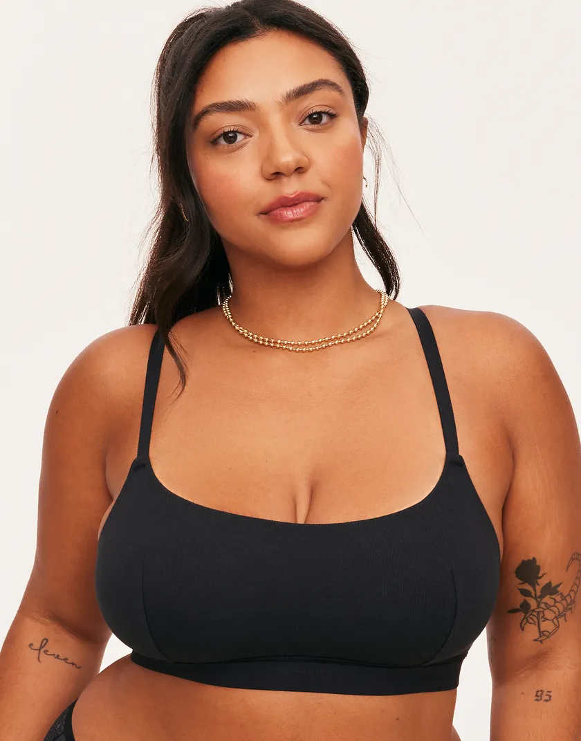 Rory Black Plus Unlined bra bundle Model 1