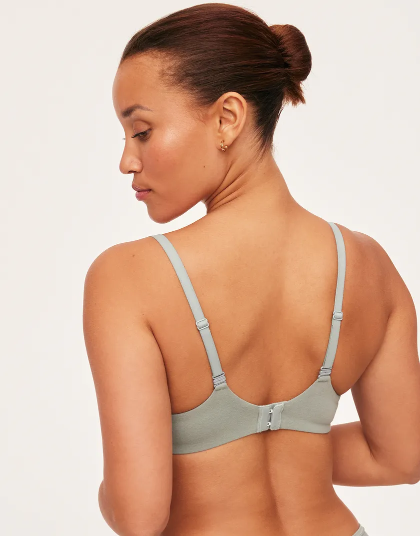 Joelle Green Contour bra bundle Model 4