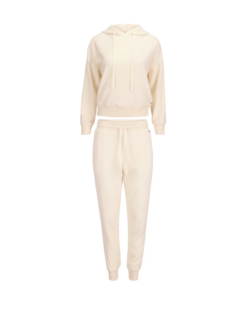 Davinia White lounge bundle Still 3
