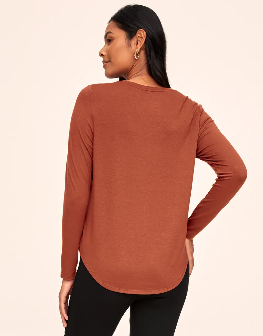 Molly Longsleeve Dark Orange lounge bundle Model 4
