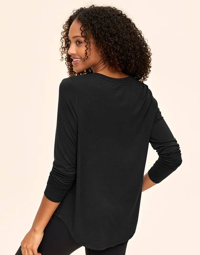 Molly Longsleeve Black lounge bundle Model 4