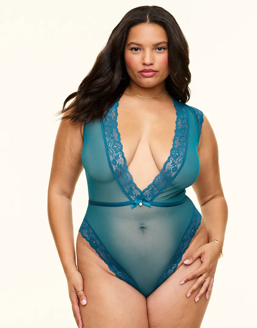 Amanda Dark Blue 2 Plus Unlined lingerie bundle Model 2