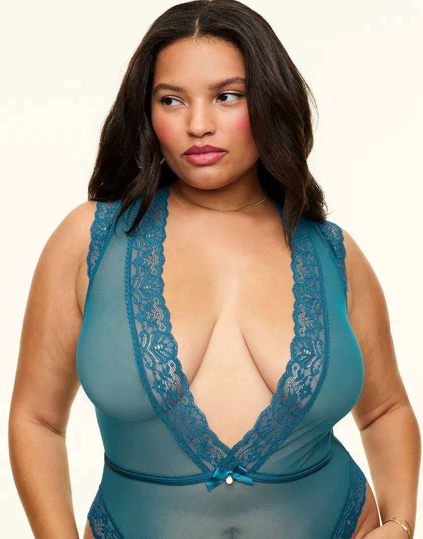 Amanda Dark Blue 2 Plus Unlined lingerie bundle Model 5