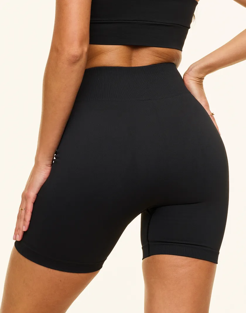 The Ultimate Bike Black activewear bundle Model 4