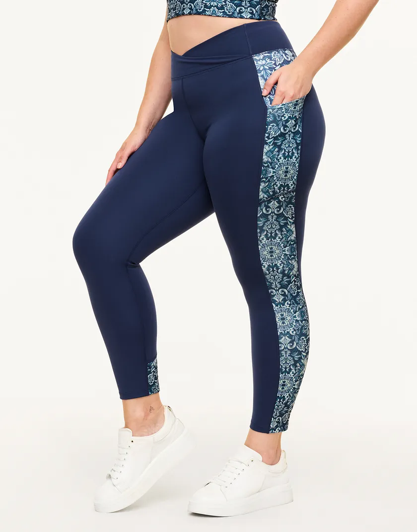 Lotus Crossover Legging Geo Blue Plus activewear bundle Model 2