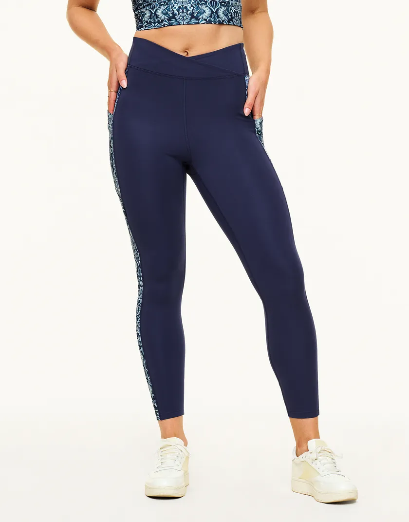 Lotus Crossover Legging Geo Blue activewear bundle Model 6