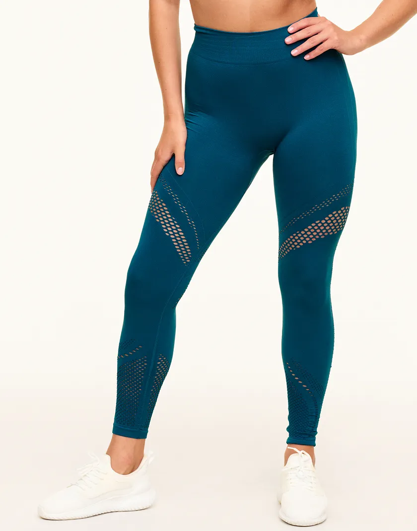 Skylar Seamless Legging Dark Blue 2 activewear bundle Model 5