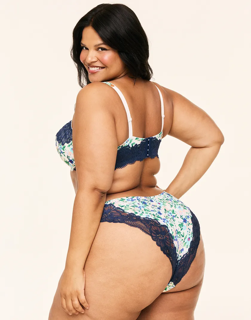 Mathilda Floral White 2 Plus Lightly Lined bra bundle Model 3