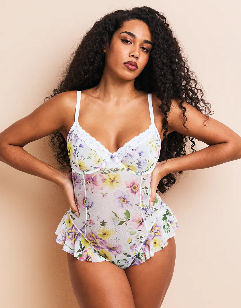 Brie Floral White 4 Plus Unlined lingerie bundle Model 2