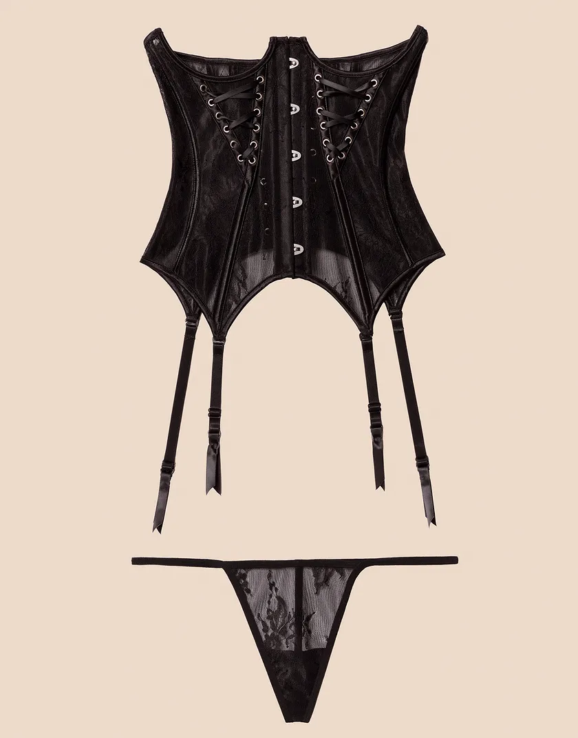 Alice Black corset bundle Still 3