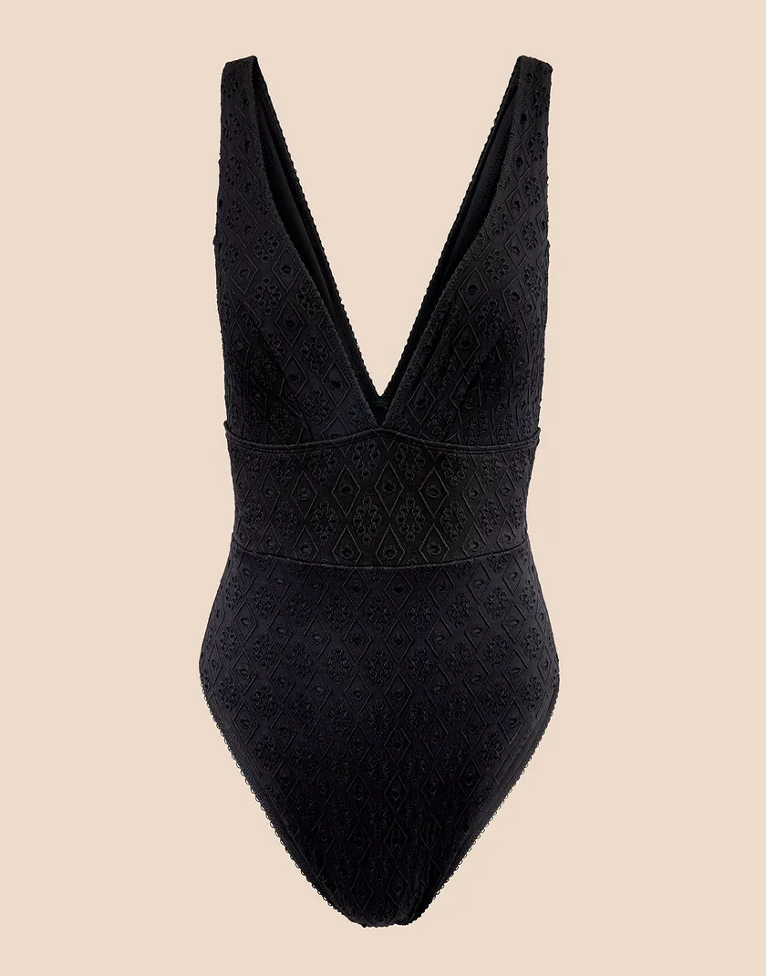 Melony Black Contour swimwear bundle Still 3