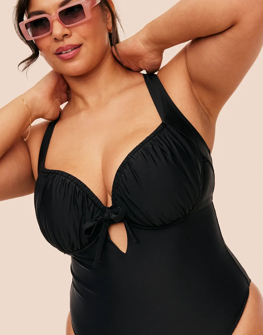 Annabee Black Plus Unlined swimwear bundle Model 4